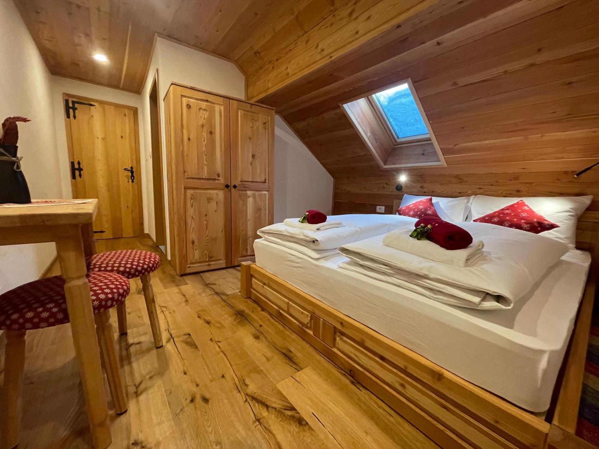 Hotel Surc Kranjska Gora Szoba fotó